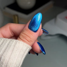 Load image into Gallery viewer, DND 9D Cat Eye Nail Gel Polish