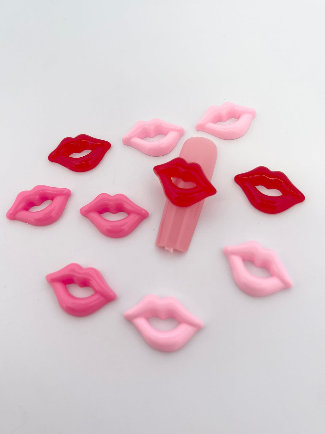 Pouchy Lips Resin Nail Charms-10 Pieces