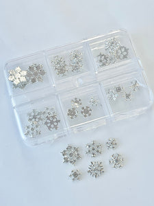 30pcs Christmas Silver Snowflake Charm Box