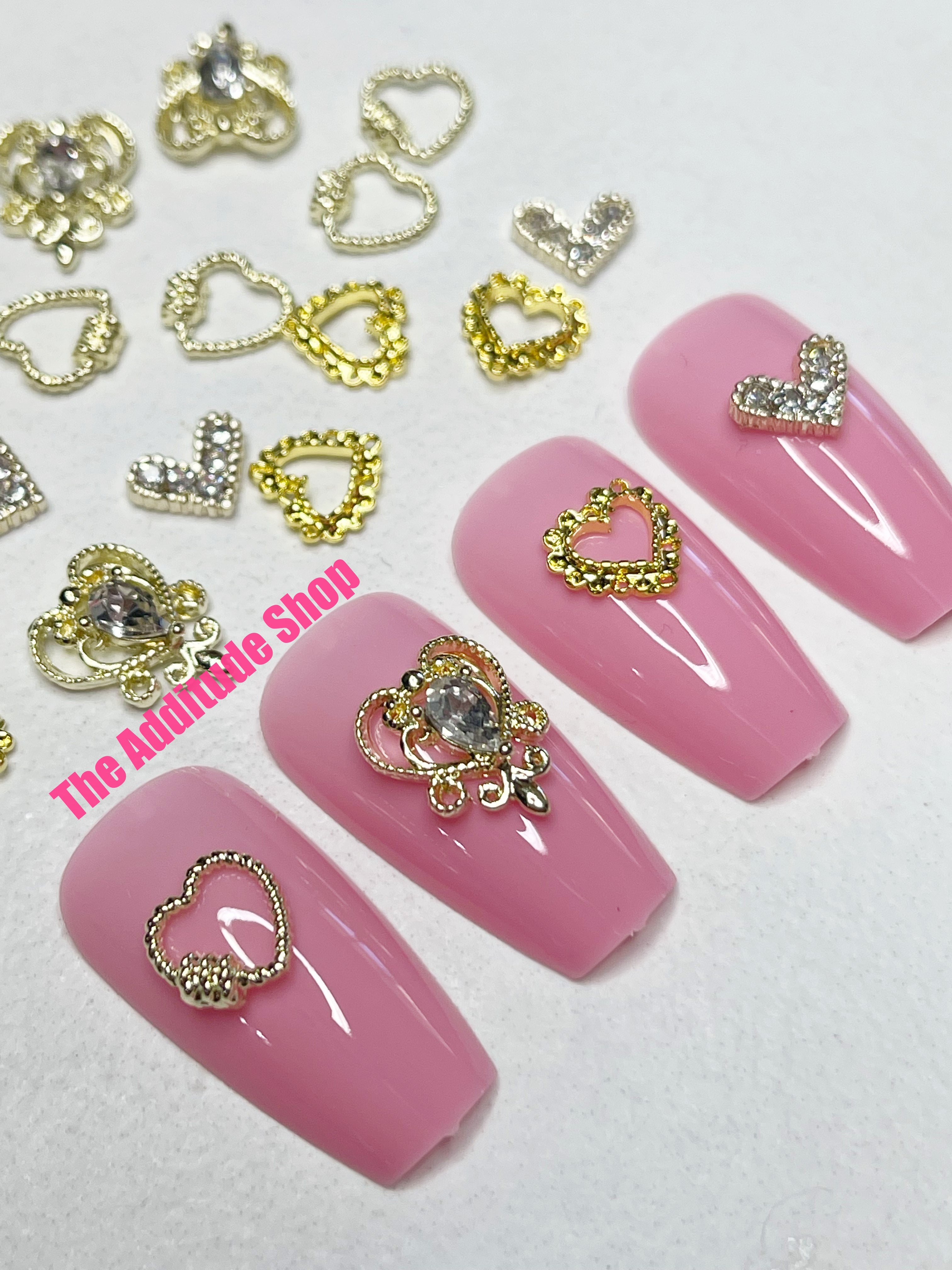 Outlines Gold Heart Valentine's Nail Charms 200 Pieces – The Additude Shop