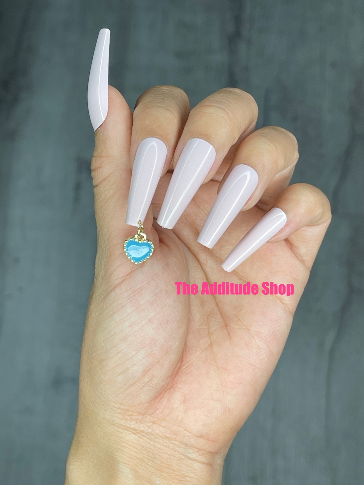 Charm Nails 💜💙💚🤍💅🏼✨  Gem nails, Nail charms, Diamond nail art