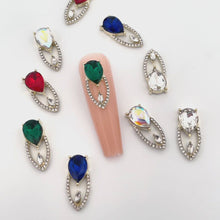 Load and play video in Gallery viewer, Teardrop with Rhinestones Rim 3D Nail Charms-10 Pieces
